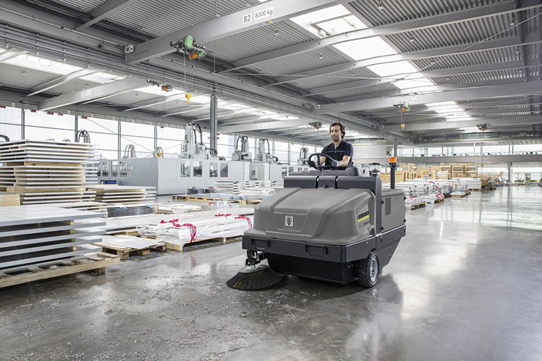 Làm sạch thông minh cùng xe quét rác ngồi lái công nghệ Đức