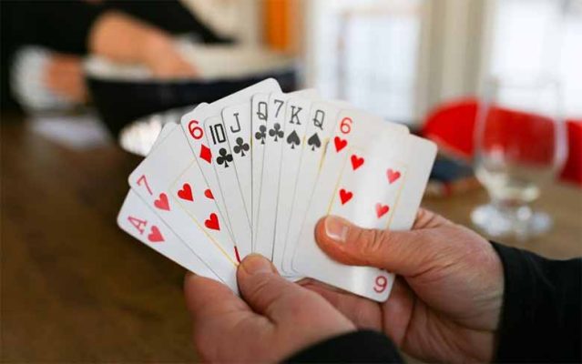 Thuật ngữ tiến lên: Giải mã từ vựng giúp bạn chơi bài như cao thủ