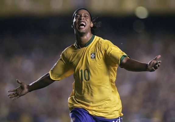 RONALDINHO – HUYỀN THOẠI VỚI NỤ CƯỜI VÀ NGHỆ THUẬT BÓNG ĐÁ