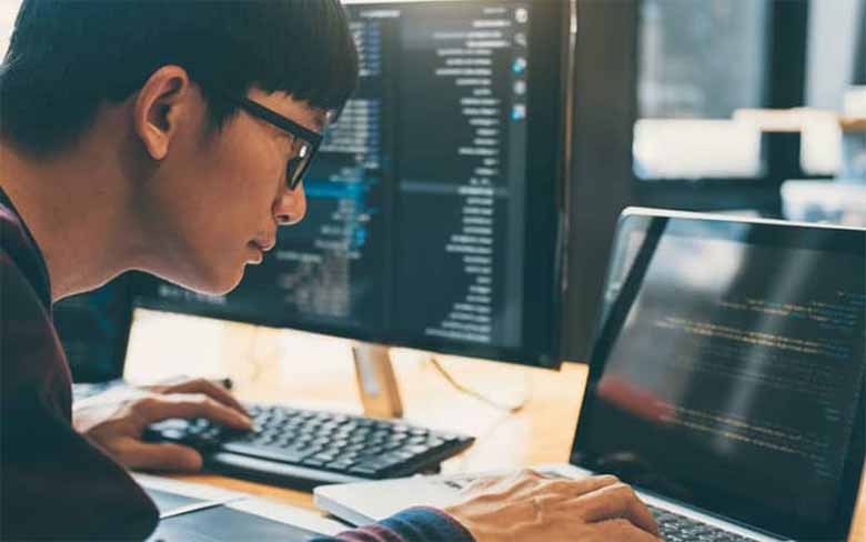 Kỹ sư IT là gì? Hé lộ vai trò, cơ hội nghề nghiệp và mức lương đáng mơ ước